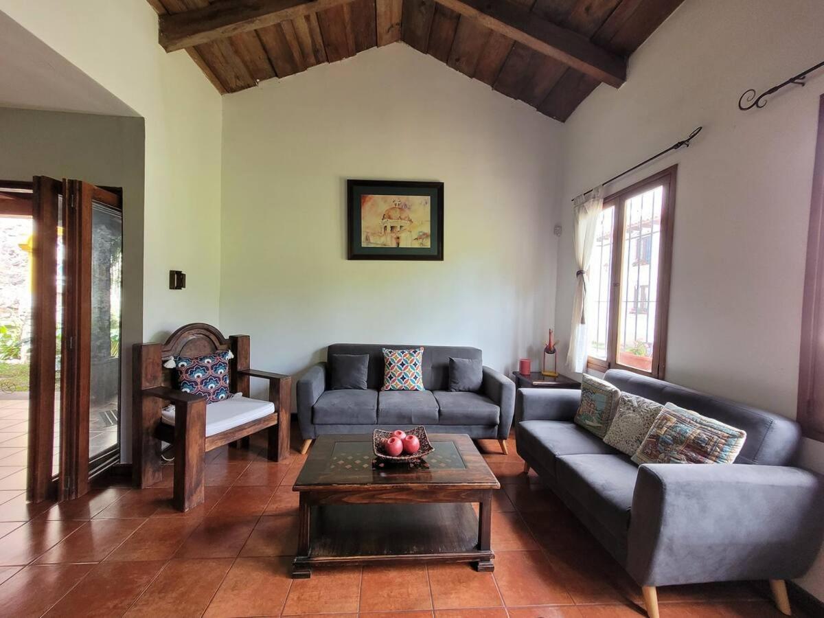 Amplia Casa Antigua Guatemala Con Pergola Y Jardin Villa Buitenkant foto