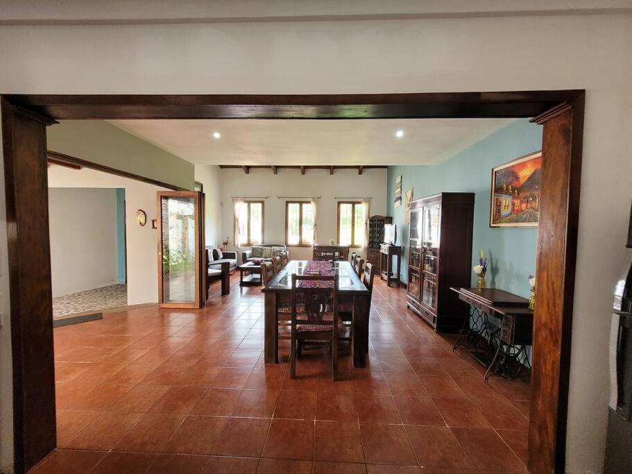 Amplia Casa Antigua Guatemala Con Pergola Y Jardin Villa Buitenkant foto