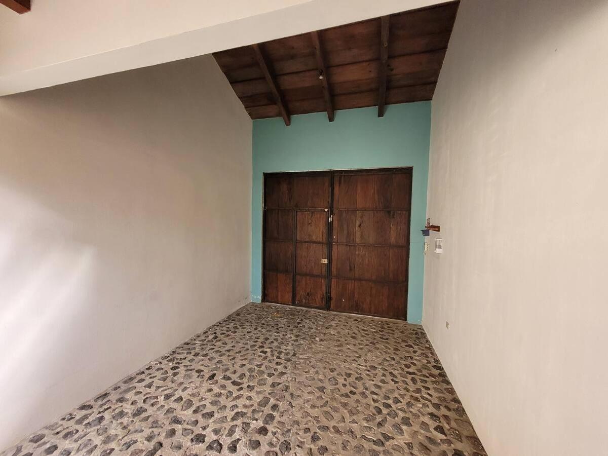 Amplia Casa Antigua Guatemala Con Pergola Y Jardin Villa Buitenkant foto