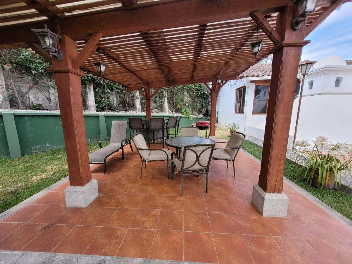 Amplia Casa Antigua Guatemala Con Pergola Y Jardin Villa Buitenkant foto